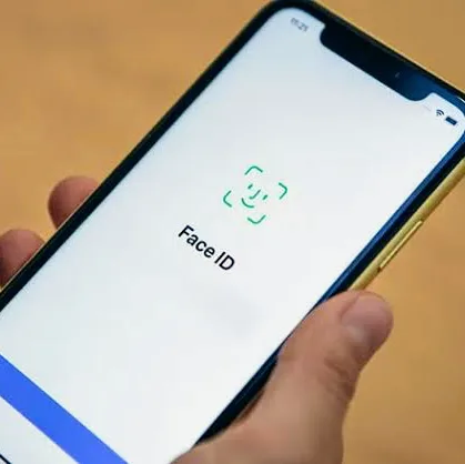 İşlem görmemiş arızalı Face id “yüz tanıma” onarımı yapılmaktadır.