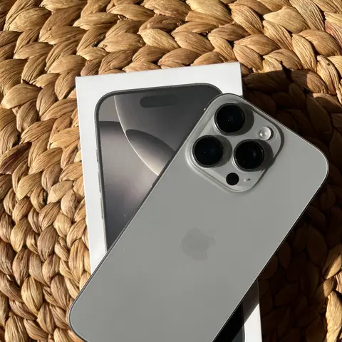 İzmir Karşıyaka Hira İletişim mağaza görseli